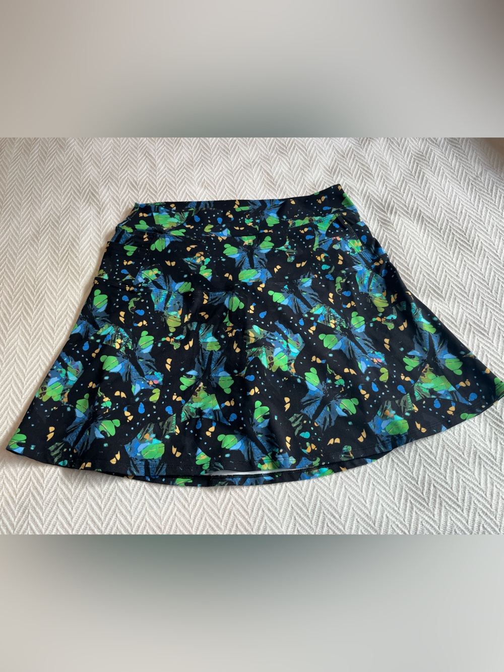 DonaJo Golf Skort with Black w/ Blue & Green Floral Print Size Large (2)